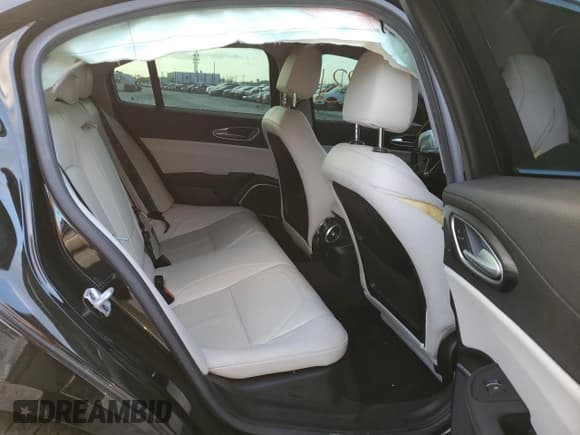 ✅ 2019 Alfa Romeo Giulia Sport • VIN: ZARFAMAN0K7621862 • Lot: 69717902. Wystawiony na Copart z przebiegiem 30 731 mil. Bezpłatny archiwum sprzedaży aukcyjnych z USA i szczegółowy raport historii pojazdu na DreamBid. Zdjęcie 10.