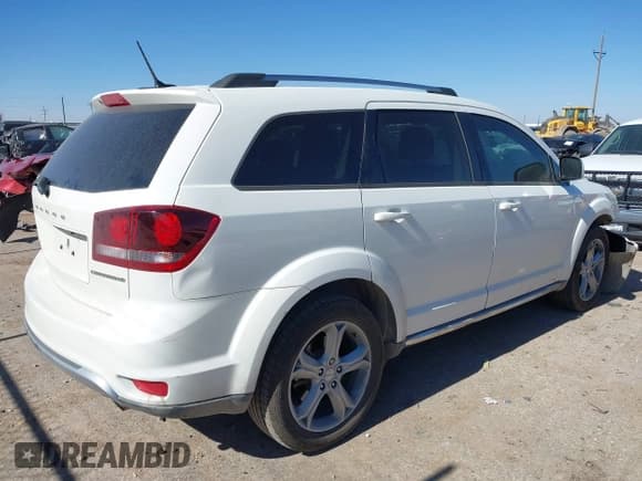✅ 2017 Dodge Journey Crossroad Plus • VIN: 3C4PDCGBXHT556908 • Lot: 43622973. Listed on IAAI with 141,886 mi. Free auction sales archive from the USA and detailed vehicle history report at DreamBid. Image 4.