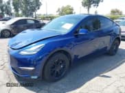 ✅ 2023 Tesla Model Y Long Range • VIN: 7SAYGDEE5PA074004 • Lot: 43207835. Wystawiony na IAAI z przebiegiem 28 449 mil. Bezpłatny archiwum sprzedaży aukcyjnych z USA i szczegółowy raport historii pojazdu na DreamBid. Zdjęcie 2.