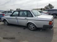 ✅ 1984 Volvo 200 • VIN: YV1AX4747E2035947 • Lot: 46527665. Wystawiony na Copart z przebiegiem 307 092 mil. Bezpłatny archiwum sprzedaży aukcyjnych z USA i szczegółowy raport historii pojazdu na DreamBid. Zdjęcie 2.