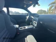 ✅ 2009 Dodge Challenger SE • VIN: 2B3LJ44V89H577103 • Lot: 85040854. Wystawiony na Copart z przebiegiem 172 791 mil. Bezpłatny archiwum sprzedaży aukcyjnych z USA i szczegółowy raport historii pojazdu na DreamBid. Zdjęcie 5.