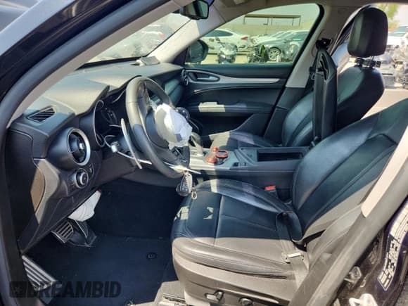 ✅ 2018 Alfa Romeo Stelvio Sport • VIN: ZASFAKPN1J7B83185 • Лот: 68516605. Опубликован ранее на Copart с пробегом Не указан. Бесплатный доступ к архиву аукционных продаж из США и подробный отчёт об истории автомобиля на DreamBid. Изображение 7.