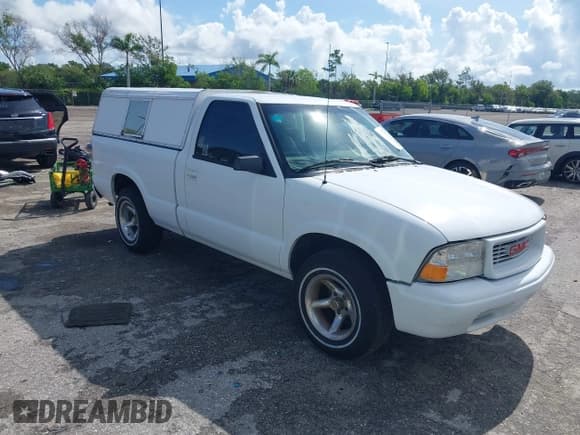 ✅ 2002 GMC Sonoma SLS • VIN: 1GTCS14W028174053 • Лот: 42573464. Опубликован ранее на IAAI с пробегом 185 563 миль. Бесплатный доступ к архиву аукционных продаж из США и подробный отчёт об истории автомобиля на DreamBid. Изображение 1.