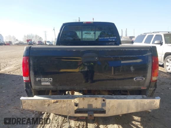 ✅ 2003 Ford F-250 XL • VIN: 1FTNW21P83EC98221 • Лот: 40564706. Опубликован ранее на IAAI с пробегом 201 295 миль. Бесплатный доступ к архиву аукционных продаж из США и подробный отчёт об истории автомобиля на DreamBid. Изображение 16.