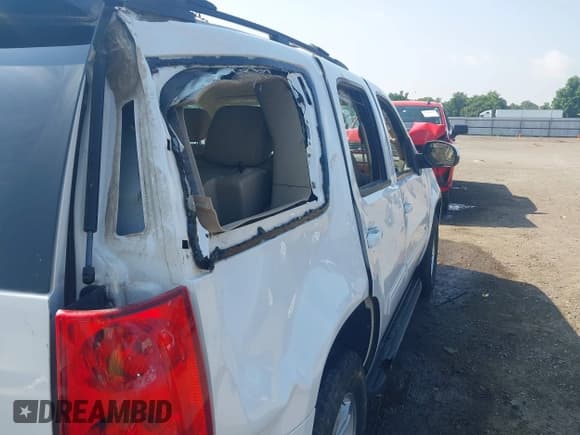 ✅ 2013 GMC Yukon SLE • VIN: 1GKS1AE01DR354023 • Lot: 42409632. Wystawiony na IAAI z przebiegiem 115 941 mil. Bezpłatny archiwum sprzedaży aukcyjnych z USA i szczegółowy raport historii pojazdu na DreamBid. Zdjęcie 6.