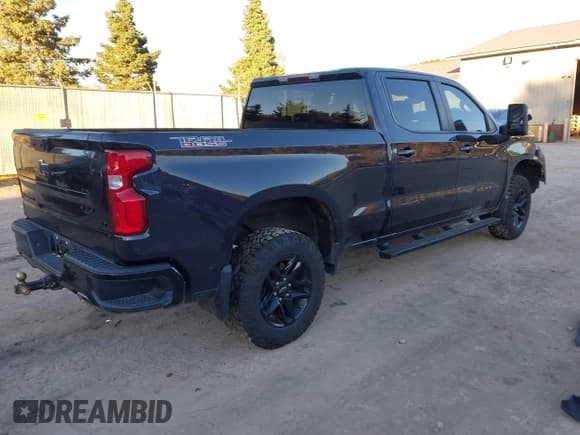 ✅ 2022 Chevrolet Silverado 1500 LT Trail Boss • VIN: 3GCUDFED1NG635736 • Lot: 43519847. Wystawiony na IAAI z przebiegiem Nie podano. Bezpłatny archiwum sprzedaży aukcyjnych z USA i szczegółowy raport historii pojazdu na DreamBid. Zdjęcie 4.