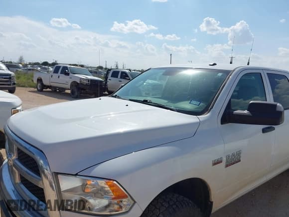 ✅ 2018 Ram 2500 Tradesman • VIN: 3C6UR5HJ6JG378765 • Лот: 43004424. Опубликован ранее на IAAI с пробегом 185 447 миль. Бесплатный доступ к архиву аукционных продаж из США и подробный отчёт об истории автомобиля на DreamBid. Изображение 6.