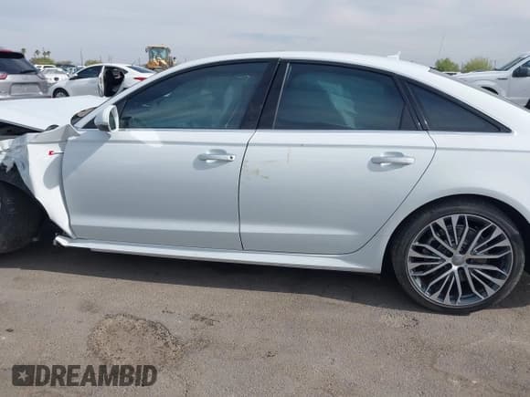 ✅ 2017 Audi A6 Prestige • VIN: WAUH2AFC4HN039271 • Лот: 42347875. Опубликован ранее на IAAI с пробегом 61 553 миль. Бесплатный доступ к архиву аукционных продаж из США и подробный отчёт об истории автомобиля на DreamBid. Изображение 15.
