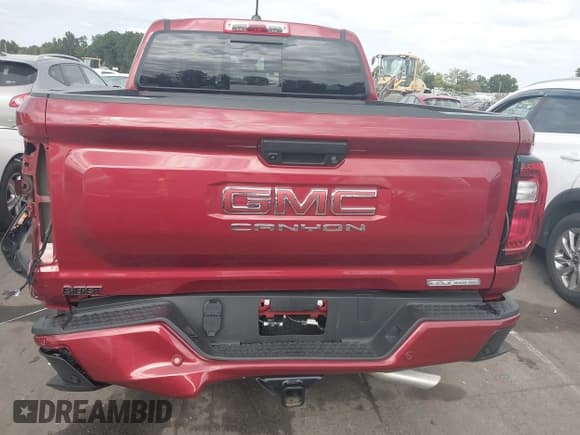 ✅ 2024 GMC Canyon 4WD Elevation • VIN: 1GTP6BEK7R1279280 • Lot: 43409594. Wystawiony na IAAI z przebiegiem Nie podano. Bezpłatny archiwum sprzedaży aukcyjnych z USA i szczegółowy raport historii pojazdu na DreamBid. Zdjęcie 16.