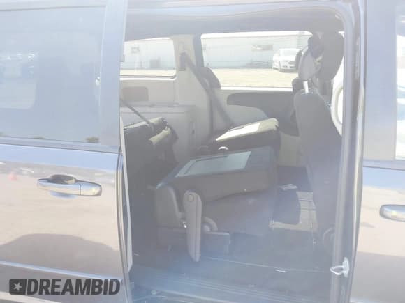 ✅ 2015 Dodge Grand Caravan American Value • VIN: 2C4RDGBG7FR690309 • Lot: 43380327. Wystawiony na IAAI z przebiegiem 139 193 mil. Bezpłatny archiwum sprzedaży aukcyjnych z USA i szczegółowy raport historii pojazdu na DreamBid. Zdjęcie 8.