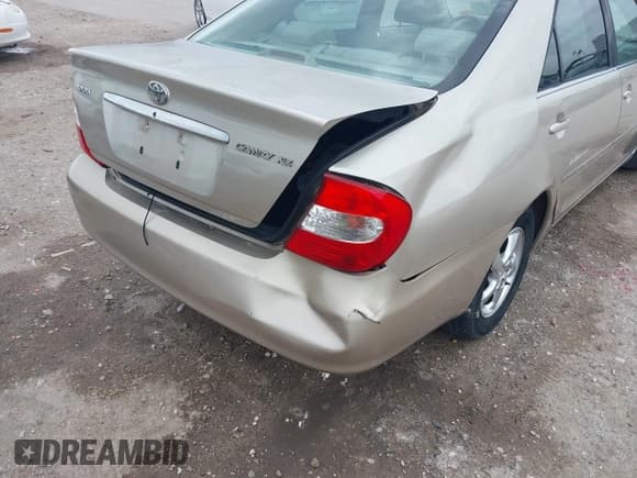 ✅ 2004 Toyota Camry LE • VIN: 4T1BE32K84U861432 • Lot: 42570803. Wystawiony na IAAI z przebiegiem 226 690 mil. Bezpłatny archiwum sprzedaży aukcyjnych z USA i szczegółowy raport historii pojazdu na DreamBid. Zdjęcie 6.