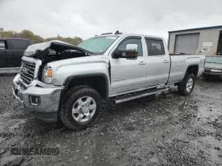 ✅ 2019 GMC Sierra 2500HD SLT • VIN: 1GT12REG5KF236863 • Lot: 85491775. Wystawiony na Copart z przebiegiem 101 409 mil. Bezpłatny archiwum sprzedaży aukcyjnych z USA i szczegółowy raport historii pojazdu na DreamBid. Zdjęcie 1.