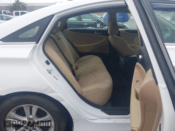 ✅ 2014 Hyundai Sonata GLS • VIN: 5NPEB4AC5EH903657 • Lot: 43695438. Listed on IAAI with 165,708 mi. Free auction sales archive from the USA and detailed vehicle history report at DreamBid. Image 8.