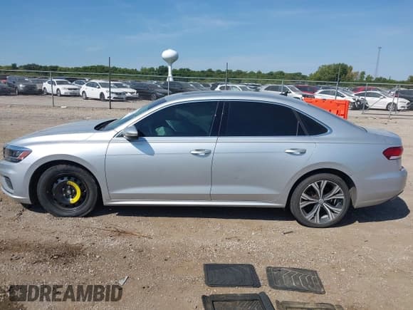 ✅ 2021 Volkswagen Passat SE • VIN: 1VWSA7A30MC011301 • Lot: 43121064. Listed on IAAI with 87,302 mi. Free auction sales archive from the USA and detailed vehicle history report at DreamBid. Image 13.