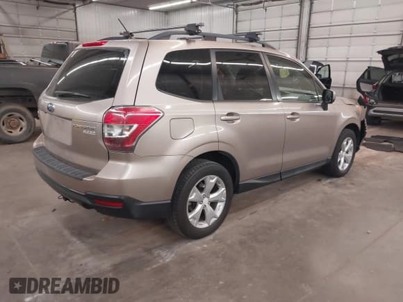 ✅ 2014 Subaru Forester Premium • VIN: JF2SJAEC1EH441449 • Lot: 43096280. Wystawiony na IAAI z przebiegiem 109 570 mil. Bezpłatny archiwum sprzedaży aukcyjnych z USA i szczegółowy raport historii pojazdu na DreamBid. Zdjęcie 4.
