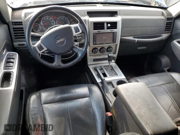 ✅ 2009 Jeep Liberty Limited • VIN: 1J8GN58K79W500131 • Lot: 70589295. Wystawiony na Copart z przebiegiem 148 074 mil. Bezpłatny archiwum sprzedaży aukcyjnych z USA i szczegółowy raport historii pojazdu na DreamBid. Zdjęcie 8.