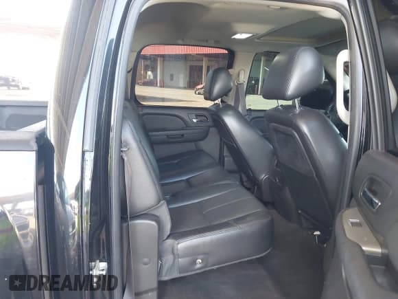 ✅ 2013 Chevrolet Silverado 1500 LTZ • VIN: 3GCPKTE70DG185975 • Lot: 43309759. Wystawiony na IAAI z przebiegiem 194 598 mil. Bezpłatny archiwum sprzedaży aukcyjnych z USA i szczegółowy raport historii pojazdu na DreamBid. Zdjęcie 8.