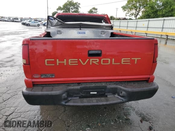 ✅ 2002 Chevrolet S-10 LS • VIN: 1GCCS145528203411 • Лот: 65386924. Опубликован ранее на Copart с пробегом 226 033 миль. Бесплатный доступ к архиву аукционных продаж из США и подробный отчёт об истории автомобиля на DreamBid. Изображение 6.