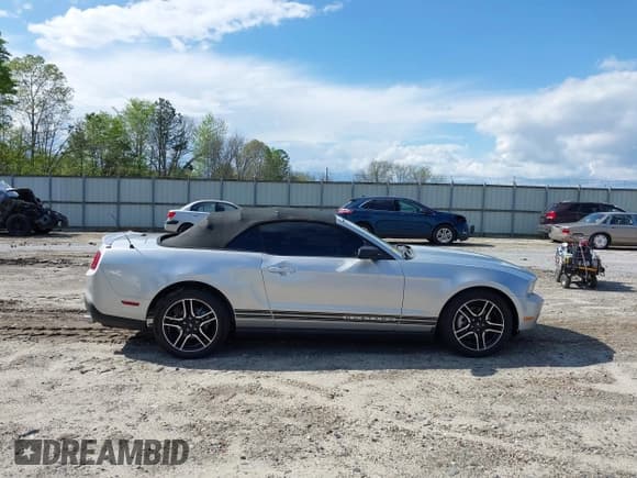 ✅ 2011 Ford Mustang V6 • VIN: 1ZVBP8EM6B5112240 • Лот: 42030995. Опубликован ранее на IAAI с пробегом 191 205 миль. Бесплатный доступ к архиву аукционных продаж из США и подробный отчёт об истории автомобиля на DreamBid. Изображение 13.