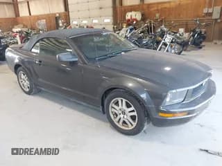 ✅ 2007 Ford Mustang Deluxe • VIN: 1ZVHT84N575330273 • Lot: 43074318. Listed on IAAI with 101,913 mi. Free auction sales archive from the USA and detailed vehicle history report at DreamBid. Image 1.