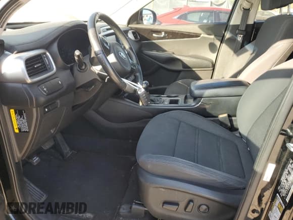 ✅ 2017 Kia Sorento L • VIN: 5XYPG4A31HG299840 • Lot: 86898005. Listed on Copart with 88,923 mi. Free auction sales archive from the USA and detailed vehicle history report at DreamBid. Image 7.