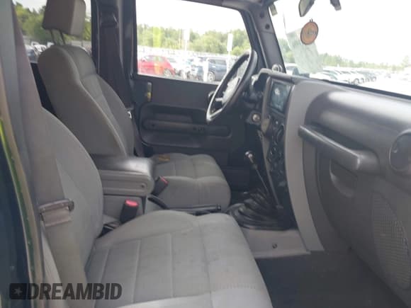 ✅ 2007 Jeep Wrangler Unlimited Sahara • VIN: 1J4GB59167L221686 • Lot: 42473996. Wystawiony na IAAI z przebiegiem 151 065 mil. Bezpłatny archiwum sprzedaży aukcyjnych z USA i szczegółowy raport historii pojazdu na DreamBid. Zdjęcie 5.