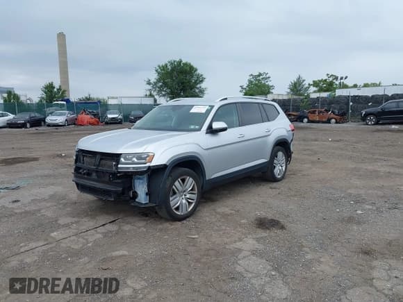 ✅ 2019 Volkswagen Atlas SE • VIN: 1V2UR2CA2KC515377 • Lot: 42981214. Listed on IAAI with 73,872 mi. Free auction sales archive from the USA and detailed vehicle history report at DreamBid. Image 2.