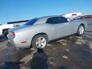 ✅ 2012 Dodge Challenger SXT • VIN: 2C3CDYAG2CH170439 • Lot: 41745368. Wystawiony na IAAI z przebiegiem 131 719 mil. Bezpłatny archiwum sprzedaży aukcyjnych z USA i szczegółowy raport historii pojazdu na DreamBid. Zdjęcie 4.