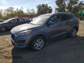 ✅ 2019 Hyundai Tucson Value • VIN: KM8J3CA46KU011851 • Лот: 90027075. Опубликован ранее на Copart с пробегом 93 183 миль. Бесплатный доступ к архиву аукционных продаж из США и подробный отчёт об истории автомобиля на DreamBid. Изображение 1.