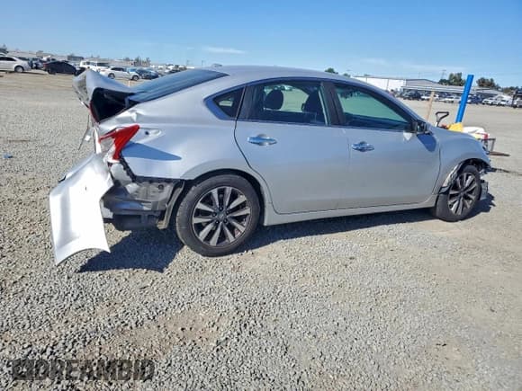 ✅ 2017 Nissan Altima SV • VIN: 1N4AL3AP3HC189834 • Лот: 95028225. Опубликован ранее на Copart с пробегом 77 548 миль. Бесплатный доступ к архиву аукционных продаж из США и подробный отчёт об истории автомобиля на DreamBid. Изображение 3.