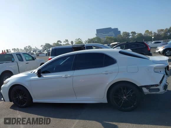 2021 Toyota Camry XSE z VIN 4T1K61AK4MU438222, wystawiony jako IAAI lot #43237160 z przebiegiem 49 103 mil mil oraz . Historia ofert i sprzedaży dostępna na DreamBid. Obrazek 15.