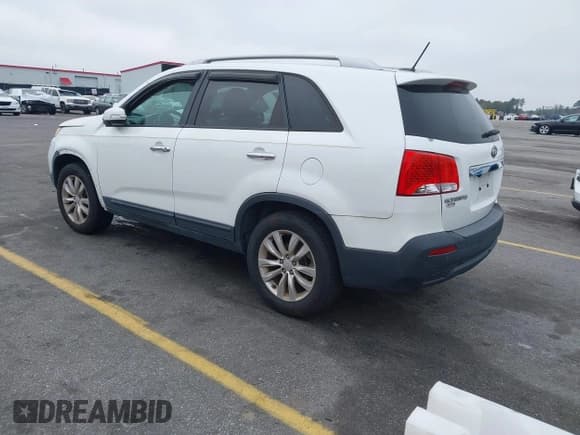 ✅ 2011 Kia Sorento EX • VIN: 5XYKU3A10BG073937 • Lot: 43759255. Wystawiony na IAAI z przebiegiem 128 699 mil. Bezpłatny archiwum sprzedaży aukcyjnych z USA i szczegółowy raport historii pojazdu na DreamBid. Zdjęcie 3.