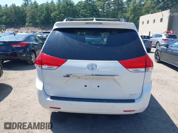 ✅ 2012 Toyota Sienna XLE • VIN: 5TDDK3DC5CS037659 • Lot: 42541352. Listed on IAAI with 128,378 mi. Free auction sales archive from the USA and detailed vehicle history report at DreamBid. Image 16.