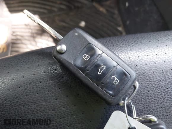 ✅ 2010 Volkswagen Eos Komfort • VIN: WVWBA7AH9AV015748 • Lot: 42786578. Listed on IAAI with 130,099 mi. Free auction sales archive from the USA and detailed vehicle history report at DreamBid. Image 11.