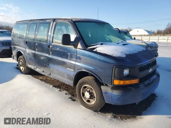 2005 Chevrolet Express Passenger с VIN 1GAGG25V151202897, выставлен на аукционе Copart как лот 43772225 с пробегом 147 778 миль миль и Списание • Salvage title. История ставок и продаж доступна на DreamBid. Изображение 4.