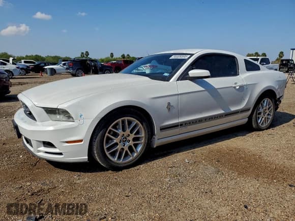 ✅ 2014 Ford Mustang V6 • VIN: 1ZVBP8AMXE5271661 • Лот: 94409595. Опубликован ранее на Copart с пробегом 161 656 миль. Бесплатный доступ к архиву аукционных продаж из США и подробный отчёт об истории автомобиля на DreamBid. Изображение 1.