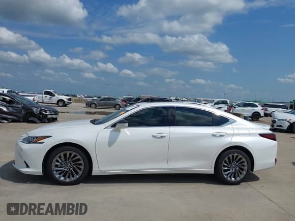✅ 2024 Lexus ES 300h Luxury • VIN: 58AEA1C17RU050563 • Lot: 42481783. Listed on IAAI with 6,029 mi. Free auction sales archive from the USA and detailed vehicle history report at DreamBid. Image 15.