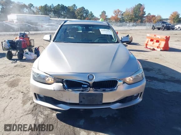 ✅ 2014 BMW 3 Series 328i xDrive • VIN: WBA3G7C53EKN37866 • Лот: 43495623. Опубликован ранее на IAAI с пробегом 119 082 миль. Бесплатный доступ к архиву аукционных продаж из США и подробный отчёт об истории автомобиля на DreamBid. Изображение 12.