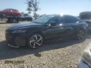 2022 Toyota Camry Hybrid SE z VIN 4T1G31AK8NU580993, wystawiony jako Copart lot #81641015 z przebiegiem 138 818 mil mil oraz Szkoda całkowita • Salvage title. Historia ofert i sprzedaży dostępna na DreamBid. Obrazek 1.