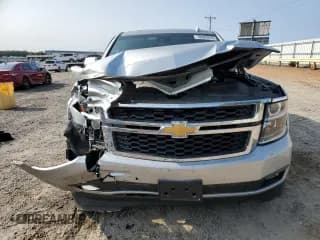 ✅ 2017 Chevrolet Suburban LT • VIN: 1GNSKHKCXHR177985 • Lot: 70609914. Wystawiony na Copart z przebiegiem 86 246 mil. Bezpłatny archiwum sprzedaży aukcyjnych z USA i szczegółowy raport historii pojazdu na DreamBid. Zdjęcie 5.