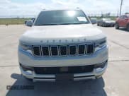 ✅ 2022 Jeep Wagoneer Series II • VIN: 1C4SJUBT2NS181344 • Lot: 42062809. Listed on IAAI with 40,389 mi. Free auction sales archive from the USA and detailed vehicle history report at DreamBid. Image 12.