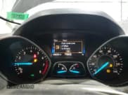 ✅ 2018 Ford Escape S • VIN: 1FMCU0F7XJUB10968 • Лот: 66176035. Опубликован ранее на Copart с пробегом 106 225 миль. Бесплатный доступ к архиву аукционных продаж из США и подробный отчёт об истории автомобиля на DreamBid. Изображение 9.