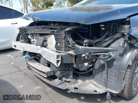 ✅ 2020 Hyundai Ioniq Limited • VIN: KMHC85LJ3LU069636 • Lot: 43305934. Listed on IAAI with 45,086 mi. Free auction sales archive from the USA and detailed vehicle history report at DreamBid. Image 20.