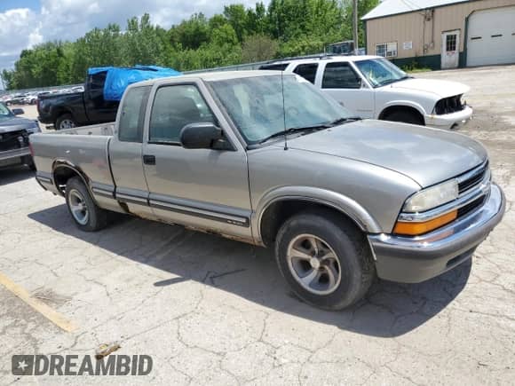 1999 Chevrolet S-10 LS Xtreme with VIN 1GCCS1949X8164748, listed as a Copart auction lot 85639894 with 133,831 mi miles and Salvage title. Bid and sale history available at DreamBid. Image 4.