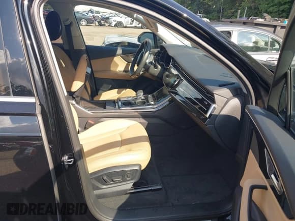 ✅ 2021 Audi Q7 Prestige • VIN: WA1VXAF71MD030399 • Lot: 42722900. Wystawiony na IAAI z przebiegiem 87 184 mil. Bezpłatny archiwum sprzedaży aukcyjnych z USA i szczegółowy raport historii pojazdu na DreamBid. Zdjęcie 5.