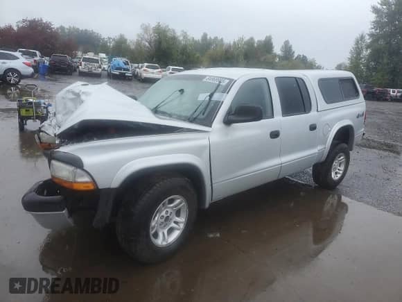 2003 Dodge Dakota Sport z VIN 1D7HG38N83S265442, wystawiony jako Copart lot #84969985 z przebiegiem Nie podano mil oraz Szkoda całkowita • Salvage title. Historia ofert i sprzedaży dostępna na DreamBid. Obrazek 1.