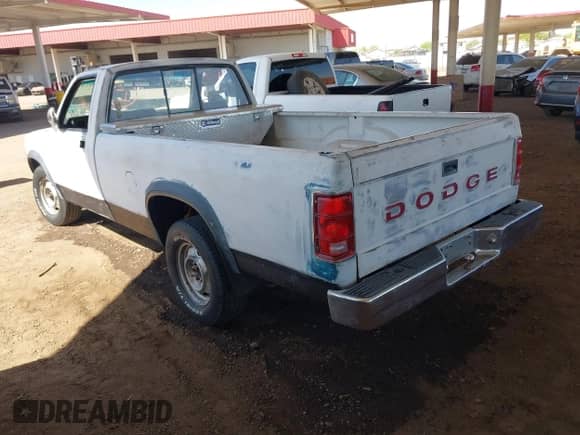 1992 Dodge Dakota z VIN 1B7FL26X4NS552470, wystawiony jako IAAI lot #41981783 z przebiegiem 202 110 mil mil oraz . Historia ofert i sprzedaży dostępna na DreamBid. Obrazek 3.