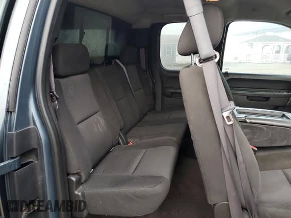 2011 Chevrolet Silverado 1500 LT z VIN 1GCRKSE33BZ370261, wystawiony jako Copart lot #84902345 z przebiegiem 207 304 mil mil oraz Szkoda całkowita • Salvage title. Historia ofert i sprzedaży dostępna na DreamBid. Obrazek 10.