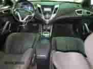 2017 Hyundai Veloster с VIN KMHTC6AD4HU323833, выставлен на аукционе Copart как лот 61636793 с пробегом 86 431 миль миль и . История ставок и продаж доступна на DreamBid. Изображение 8.