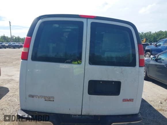 ✅ 2015 GMC Savana Cargo • VIN: 1GTW7FCFXF1900707 • Lot: 42582609. Listed on IAAI with 142,155 mi. Free auction sales archive from the USA and detailed vehicle history report at DreamBid. Image 17.